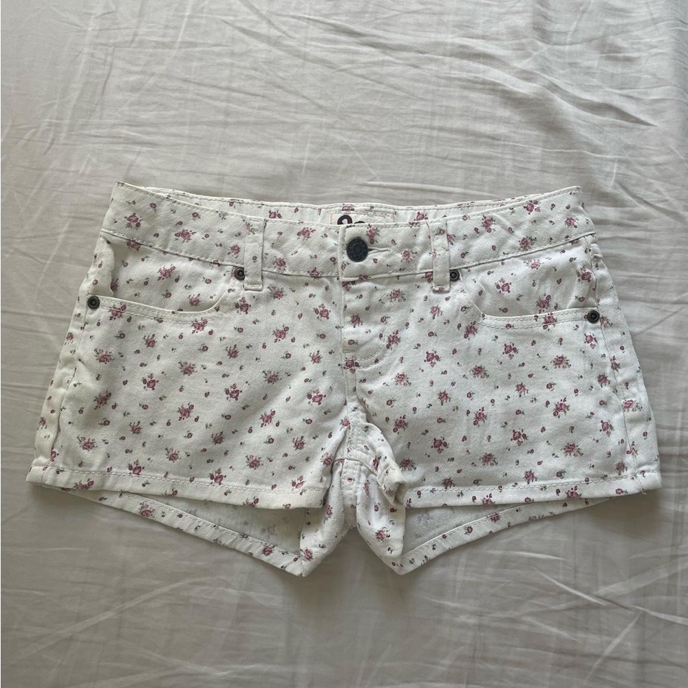 Vintage White Floral Shorts